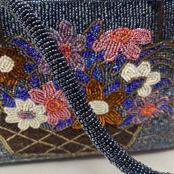 Sequin Hooked Purse floral designs sequin outside PATTERN Satin inside - Picture 5 of 8